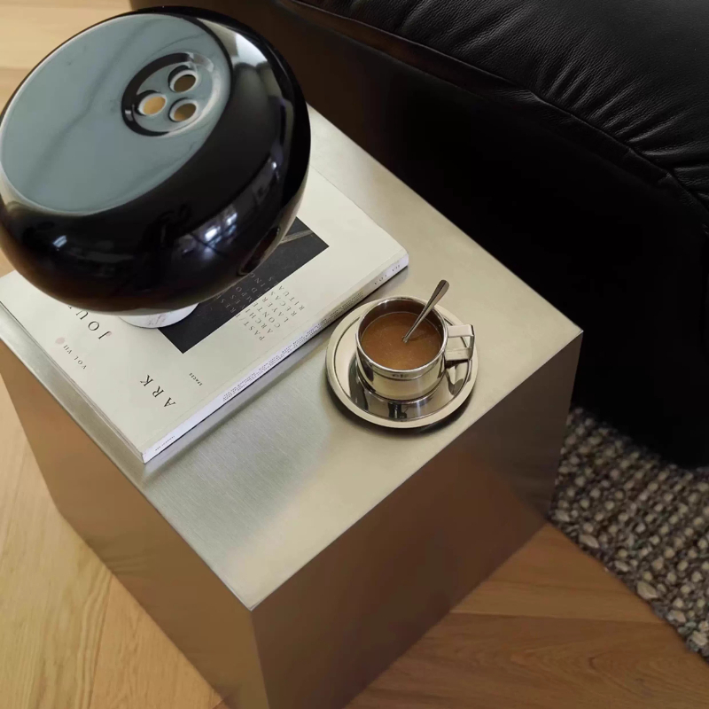 Desk Setup Minimalist - โต๊ะข้างสแตนเลสอิตาลี ทรงสี่เหลี่ยม โต๊ะข้างโซฟาทันสมัย โต๊ะมุมดีไซน์เนอร์สำหรับห้องนั่งเล่น โต๊ะกาแฟสไตล์มินิมอล